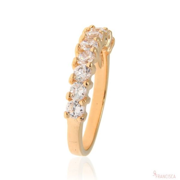 

Anel com nove zircônias cravejadas folheado em ouro 18k 12