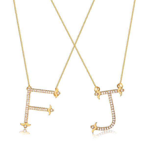 

Colar de letra média cravejada de zircônia folheado em ouro 18k A