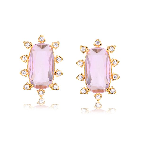 

Brinco com pedra natural rosa rodeado de zircônias folheado em ouro 18k