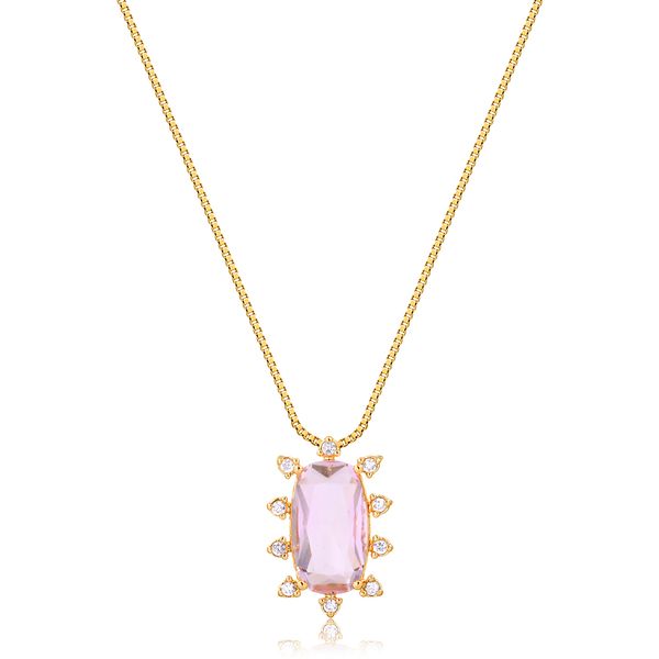 

Colar com pedra natural rosa rodeado de zircônias folheado em ouro 18k