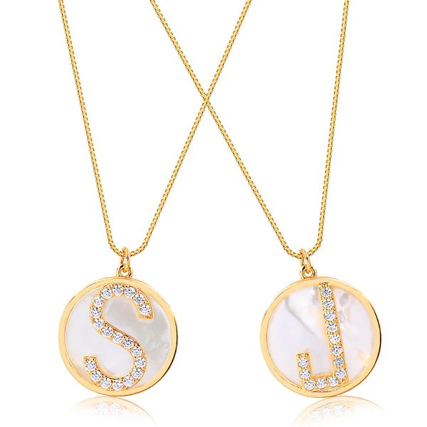 

Colar de letras cravejadas e madrepérola folheado em ouro 18k B