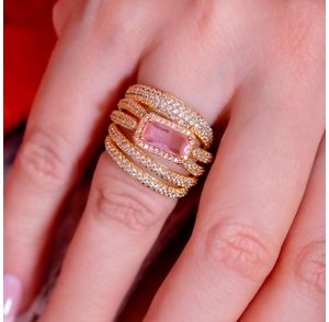 maxi-anel-com-seis-aros-de-zirconia-e-pedra-natural-rosa-folheado-em-ouro-18k-02