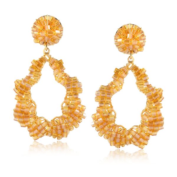 

Brinco com design contemporâneo e miçangas laranja folheado em ouro 18k