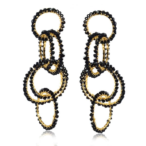 

Maxi brinco com círculos e miçangas pretas folheado em ouro 18k