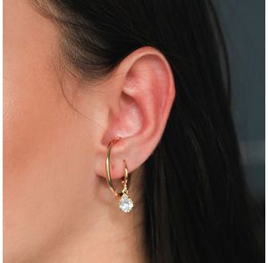 Piercing-ear-hook-medio-com-design-de-argola-folheado-em-ouro-18k-02