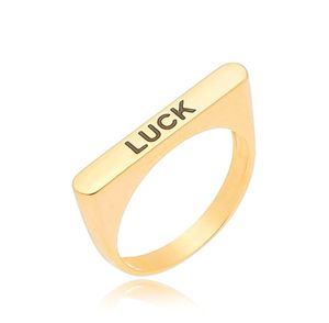 Anel-com-Chapa-Lisa-“Luck”-folheado-em-ouro-18k-02-Francisca-Joias